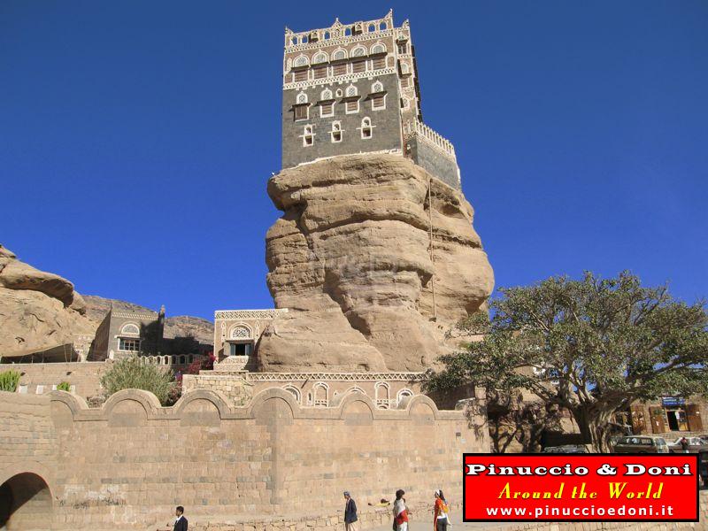 Yemen - Wadi Dhahr (il palazzo sulla roccia) - 06.jpg